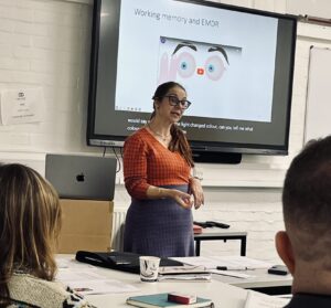 Caroline van Diest teaching